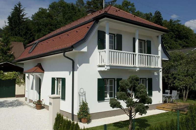 Außenseite Ferienhaus (Sommer)