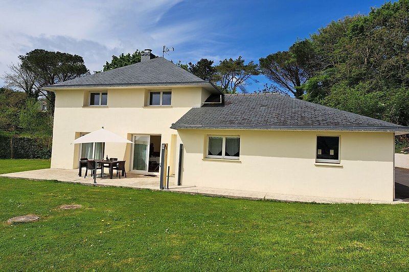 Außenseite Ferienhaus (Sommer)