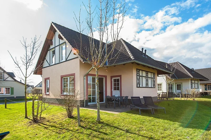 Außenseite Ferienhaus (Sommer)
