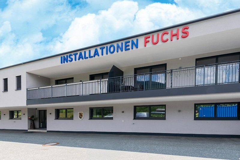 Außenseite Ferienhaus (Sommer)