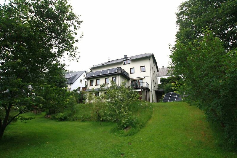 Außenseite Ferienhaus (Sommer)