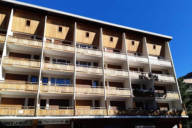 Außenseite Ferienhaus (Sommer)