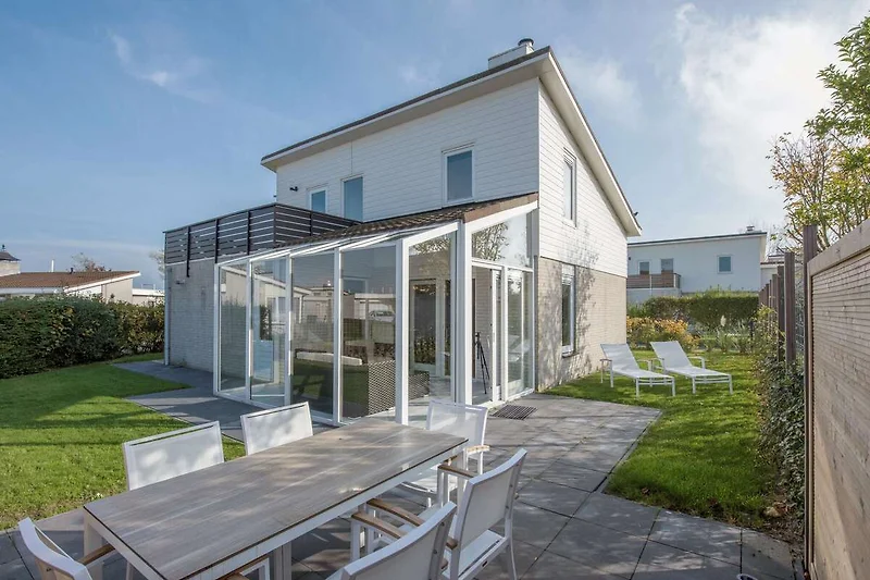 Außenseite Ferienhaus (Sommer)