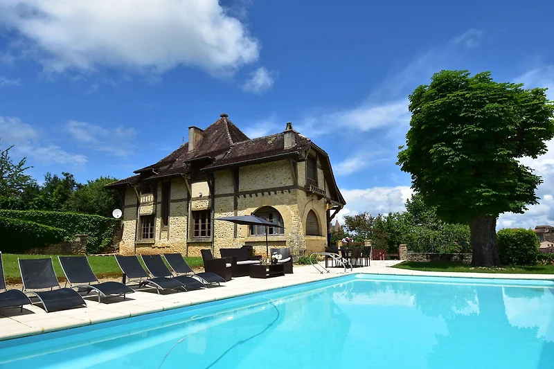 Außenseite Ferienhaus (Sommer)