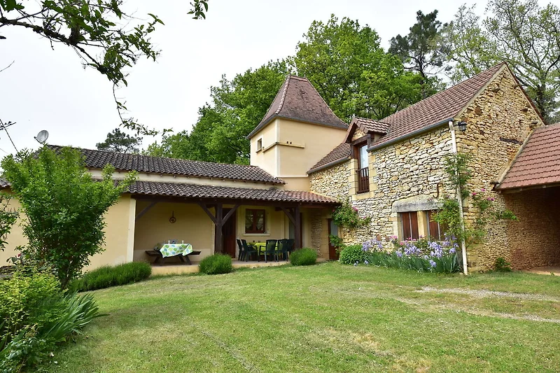Außenseite Ferienhaus (Sommer)