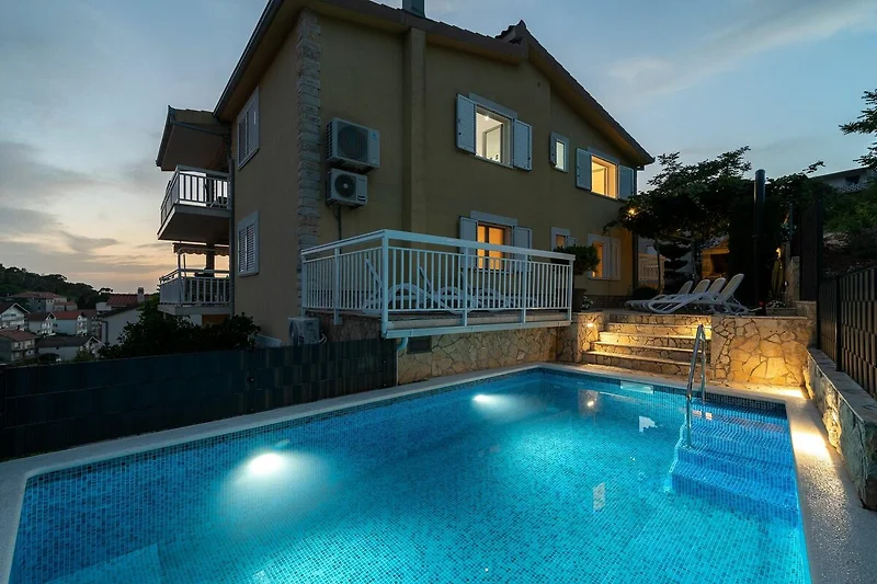 Außenseite Ferienhaus (Sommer)