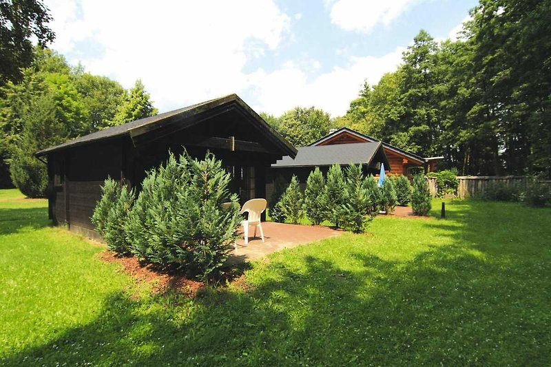 Außenseite Ferienhaus (Sommer)