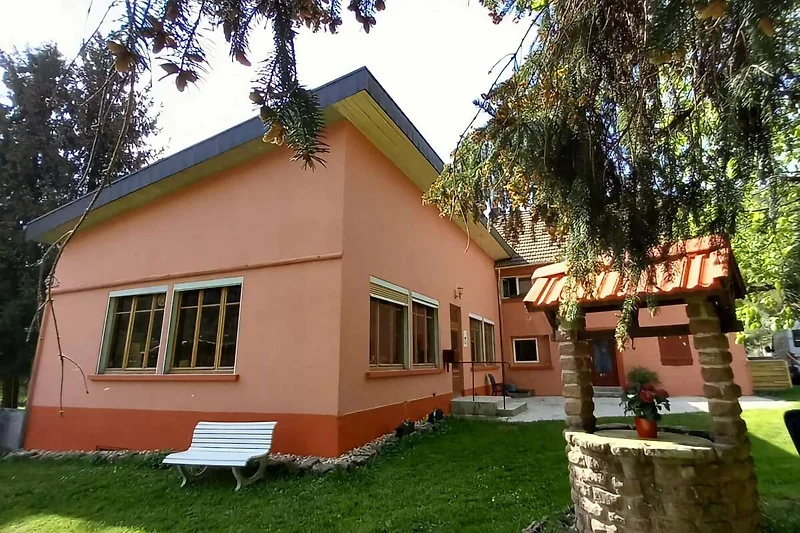 Außenseite Ferienhaus (Sommer)