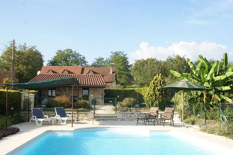 Außenseite Ferienhaus (Sommer)
