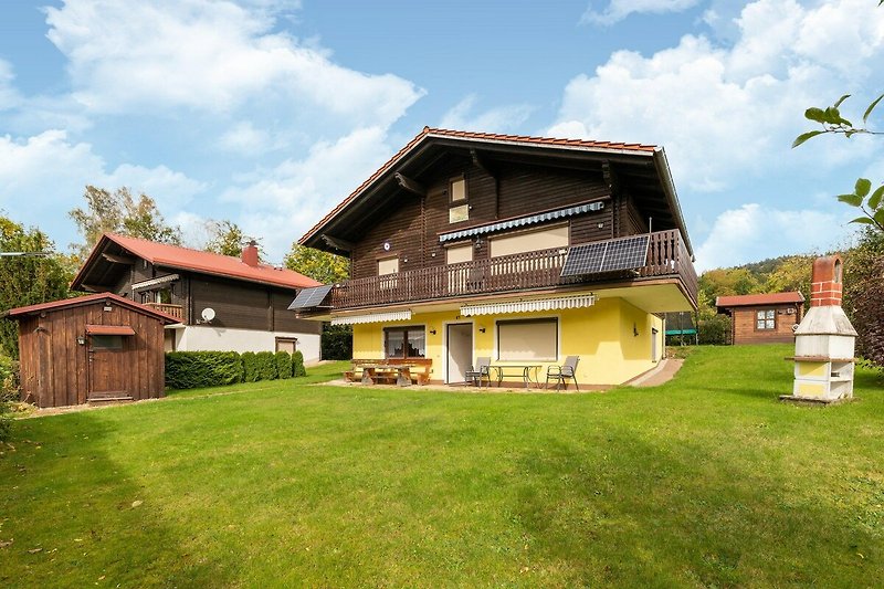 Außenseite Ferienhaus (Sommer)