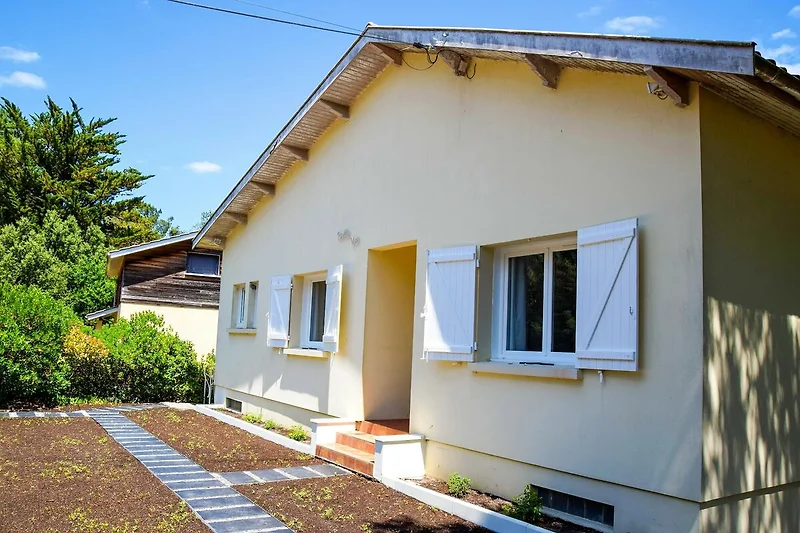 Außenseite Ferienhaus (Sommer)