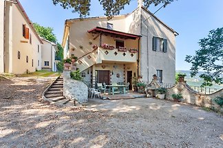 Malerische Wohnung in Stroncone mit Garten