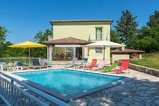 Villa a Kršan con piscina