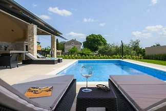 Villa in Maružini mit Schwimmbecken