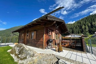 Ferienhaus aus Holz in Pill mit Terrasse