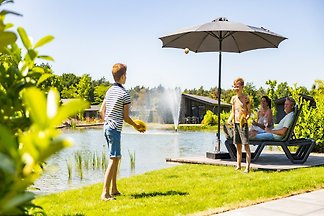 Chalet am Teich im Ferienpark