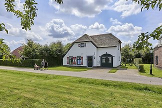 Boerderij in Limburg bij Maasplassen