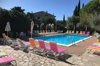 Bonito piso en Loano con terraza