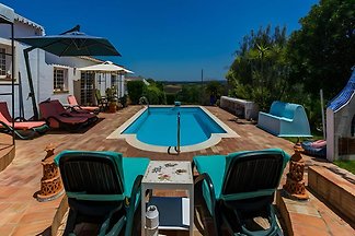 Elegancki apartament z basenem w Tavirze