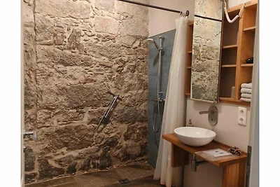 Appartamento su due livelli con camino e...