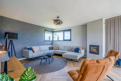 Moderne, luxuriöse und nachhaltige Naturvilla