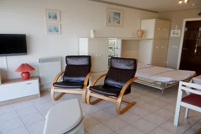 Studio in Nieuwpoort near Sandy Beaches
