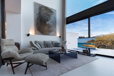 Modernes Ferienhaus in Buger mit Pool