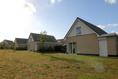 Charmantes Waldhaus, umgeben von einem Garten