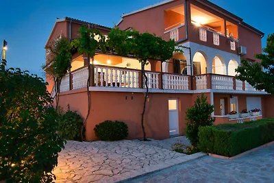 Ferienhaus mit Pool in Visocane