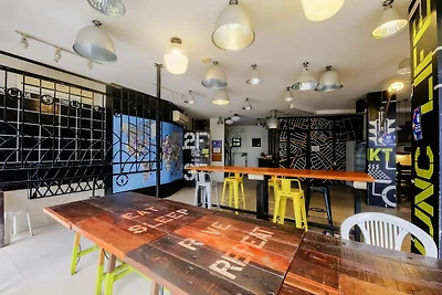 Spacious Quad Retreat at Trendy Hostel –...