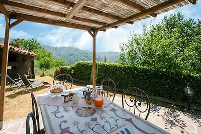 Casa vacanze in stile rustico a Lucca, con gi...