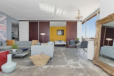 Helles Küstenapartment mit Pool