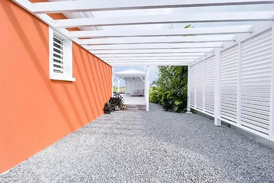 Villa a Saint-François con piscina e giardino