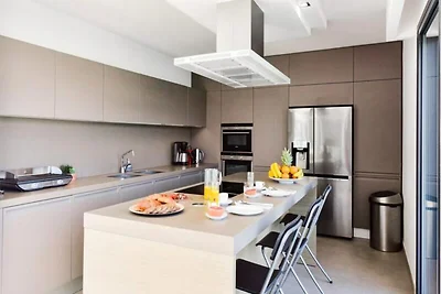 Villa in Mandelieu met verwarmd zwembad