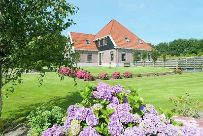 Modernes Ferienhaus mit Whirlpool in...