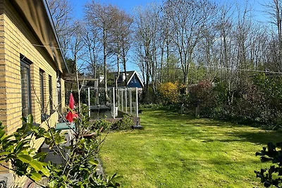 Schöner Bungalow mit großem Garten