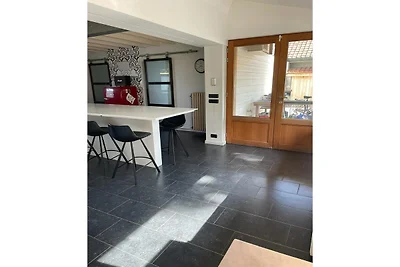 Ferienhaus mit Pool und großem Garten