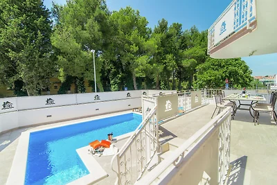 Moderne villa in Novigrad met privézwembad