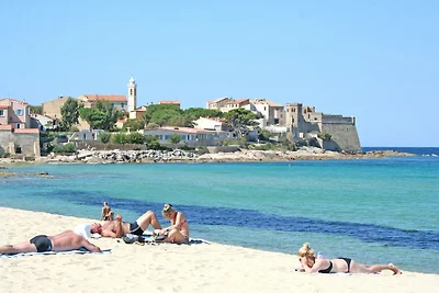 Die Wohnung ist geräumig, 100m vom Strand,...