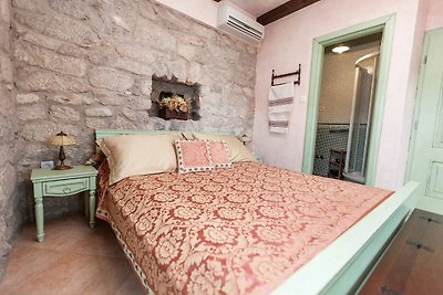 Traditionelles Ferienhaus mit Swimmingpool in...