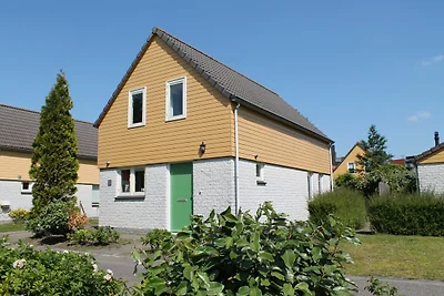 Schönes Ferienhaus mit Sauna in Strandnähe