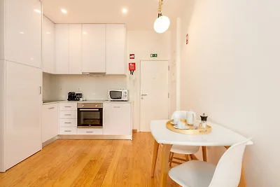 Charming 1-Bedroom Apartment in Oporto