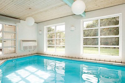 Schönes Ferienhaus in Pelz mit Schwimmbad