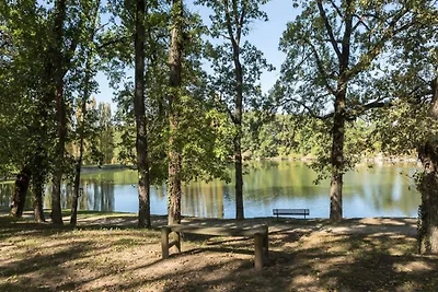 Haus in Monflanquin mit See- und Waldblick