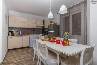 Hübsche Villa mit Pool und Terrasse