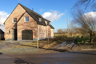 Geräumiges Ferienhaus in Sint-Amands mit...