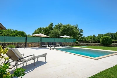 Villa in Višnjan mit Schwimmbecken