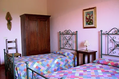 Chalet in Apecchio met Zwembad en Uitzicht