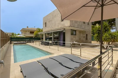 Premium Villa mit Balkon