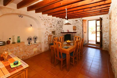 Huis in Es Llombards met zwembad en tuin